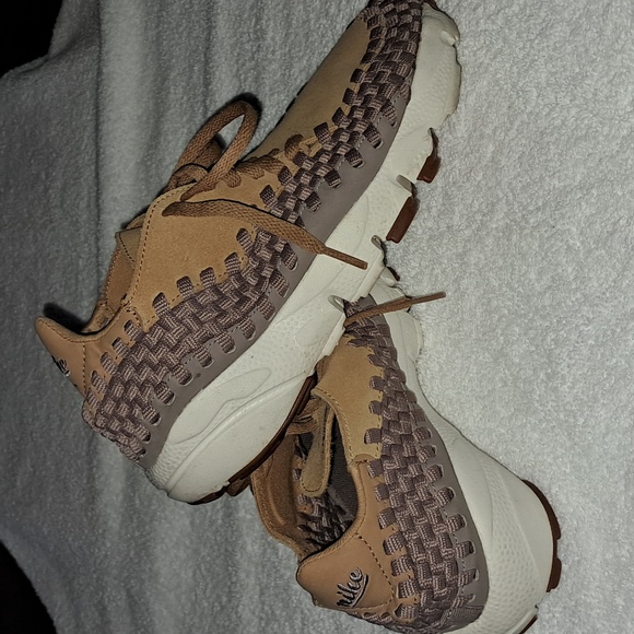 Nike, purple and wheat. woman's size 7 - Picture 3 of 3